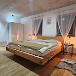 Hoch2 - Modern, Komfortabel&24h Self-check-in Mit Parkplatz * Mattighofen