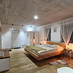 Hoch2 - Modern, Komfortabel & 24h Self-check-in Mit Parkplatz Mattighofen