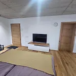 Hoch2 - Modern, Komfortabel & 24h Self-check-in Mit Parkplatz Mattighofen