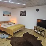 Hoch2 - Modern, Komfortabel & 24h Self-check-in Mit Parkplatz * Mattighofen