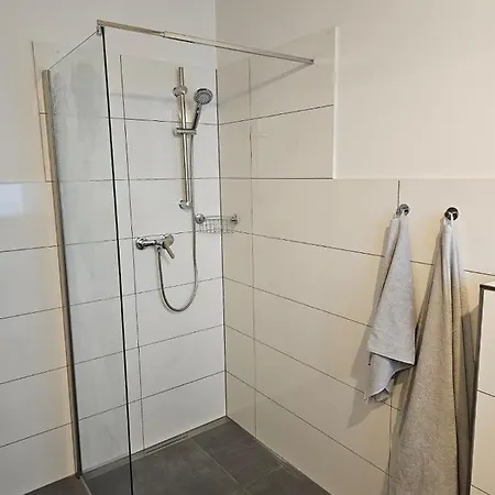 Hoch2 - Modern, Komfortabel & 24h Self-check-in Mit Parkplatz Mattighofen