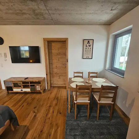 Hoch2 - Modern, Komfortabel&24h Self-check-in Mit Parkplatz Mattighofen