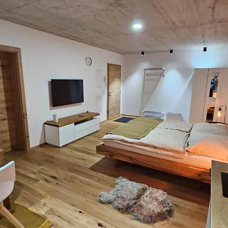Hoch2 - Modern, Komfortabel & 24h Self-check-in Mit Parkplatz Appartement