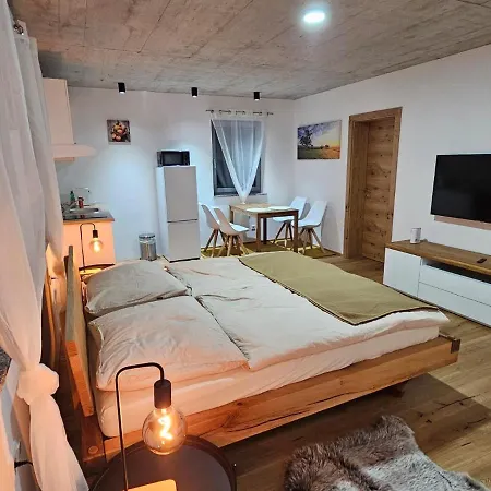 Hoch2 - Modern, Komfortabel&24h Self-check-in Mit Parkplatz Apartment Mattighofen