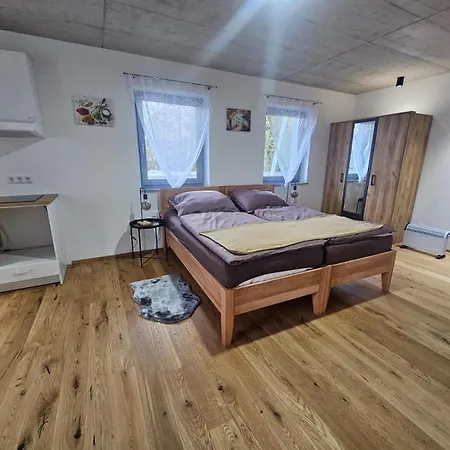 Hajdar & Merisa - Self Check-in 24h Mattighofen