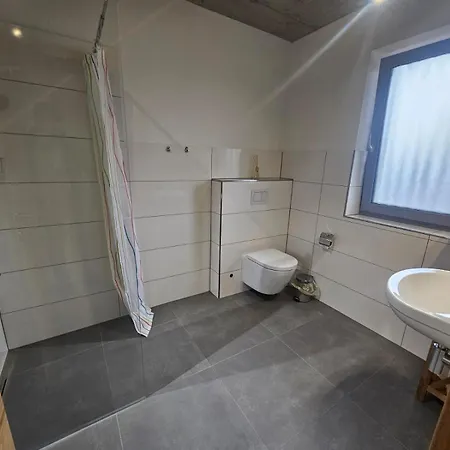 Hoch2 - Modern, Komfortabel&24h Self-check-in Mit Parkplatz Apartment Mattighofen