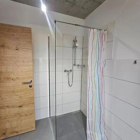 Hoch2 - Modern, Komfortabel & 24h Self-check-in Mit Parkplatz Appartement *