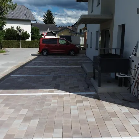 Hoch2 - Modern, Komfortabel&24h Self-check-in Mit Parkplatz Apartment Mattighofen