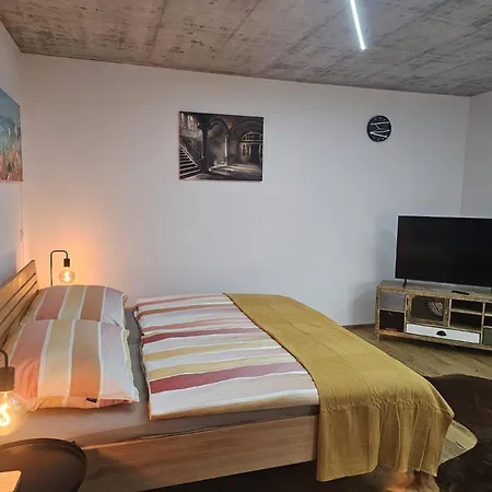 Hoch2 - Modern, Komfortabel & 24h Self-check-in Mit Parkplatz Appartement Mattighofen