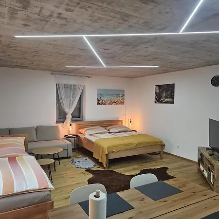 Hoch2 - Modern, Komfortabel & 24h Self-check-in Mit Parkplatz Appartement Mattighofen