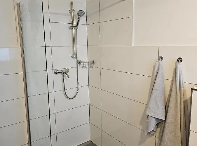 Hoch2 - Modern, Komfortabel & 24h Self-check-in Mit Parkplatz Mattighofen