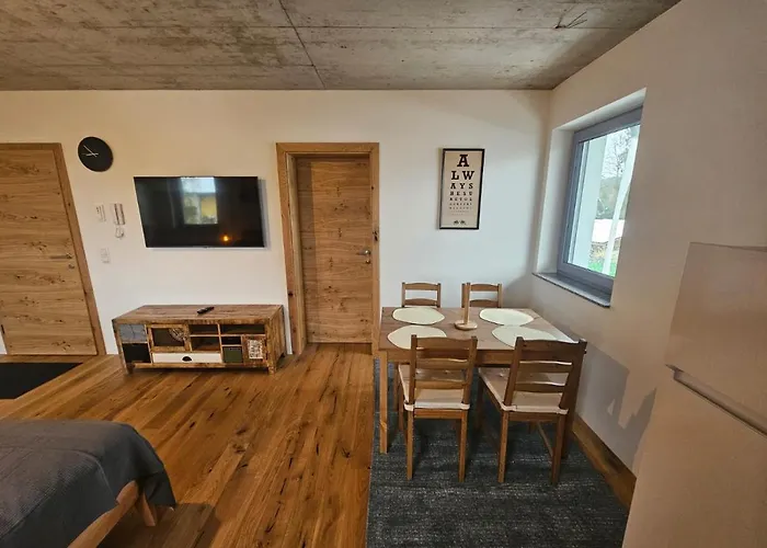 Hoch2 - Modern, Komfortabel & 24h Self-check-in Mit Parkplatz Mattighofen