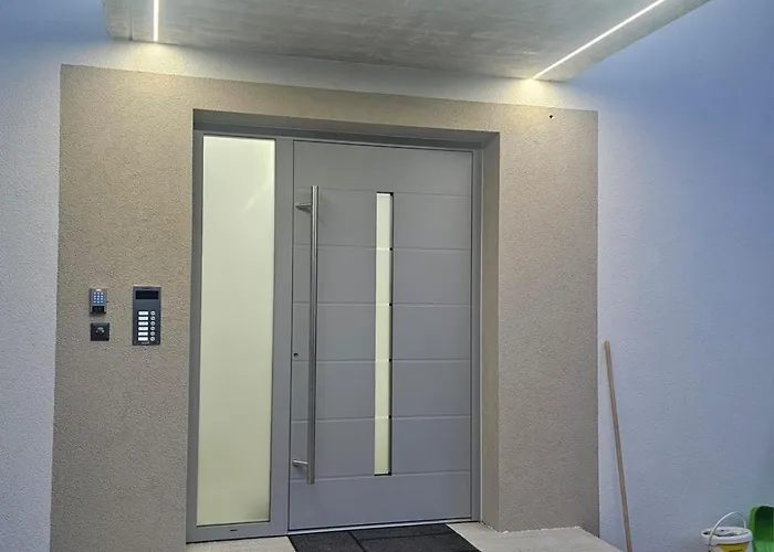 Hoch2 - Modern, Komfortabel & 24h Self-check-in Mit Parkplatz * Mattighofen