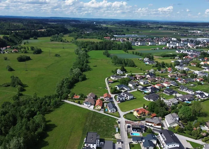 Hoch2 - Modern, Komfortabel & 24h Self-check-in Mit Parkplatz Mattighofen