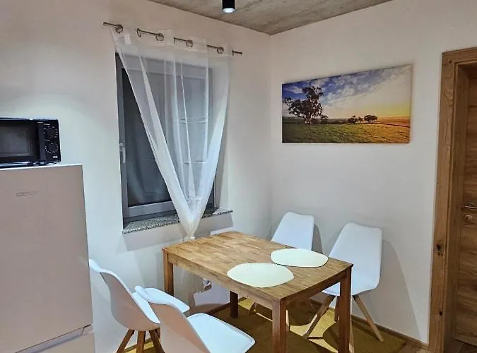 Appartamento Hoch2 - Modern, Komfortabel & 24h Self-check-in Mit Parkplatz