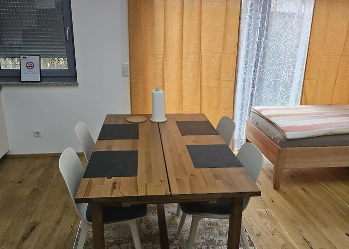 Hoch2 - Modern, Komfortabel & 24h Self-check-in Mit Parkplatz Mattighofen